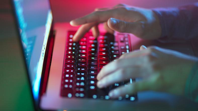 AI论坛狂欢真相:以为是硅基文明来了,结果全是复读机